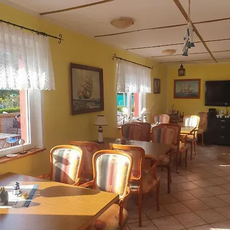 بيت ضيافة Familienzimmer-mit-gemeinschaftsbad-fuer-4-personen-auf-ruegen-h5zi2 Rappin