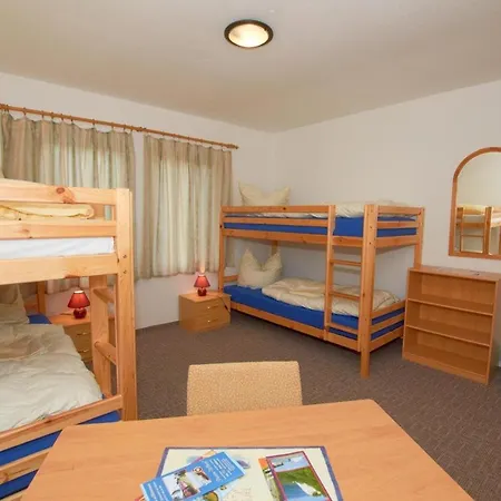 Familienzimmer-mit-gemeinschaftsbad-fuer-4-personen-auf-ruegen-h5zi2 بيت ضيافة *